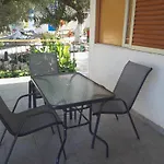 Rogakia Village Est. 1983 公寓式酒店 4*