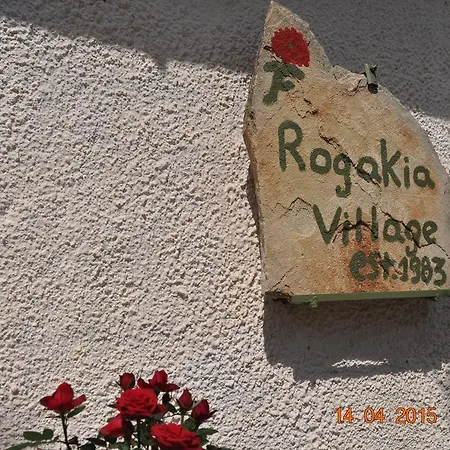 アパートホテル Rogakia Village Est. 1983 Zóla