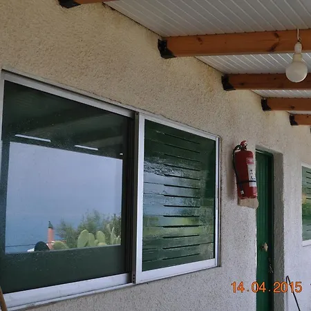 アパートホテル Rogakia Village Est. 1983 4*