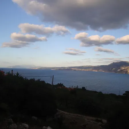 アパートホテル Rogakia Village Est. 1983 4*