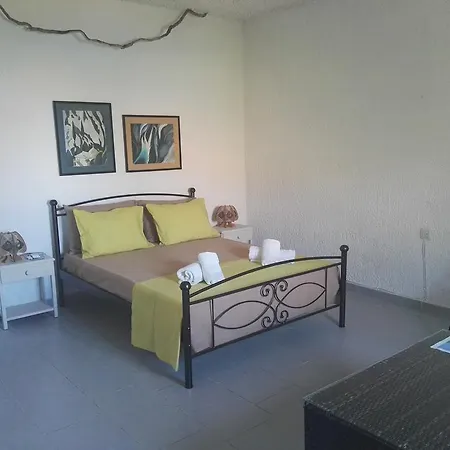 アパートホテル Rogakia Village Est. 1983 4*